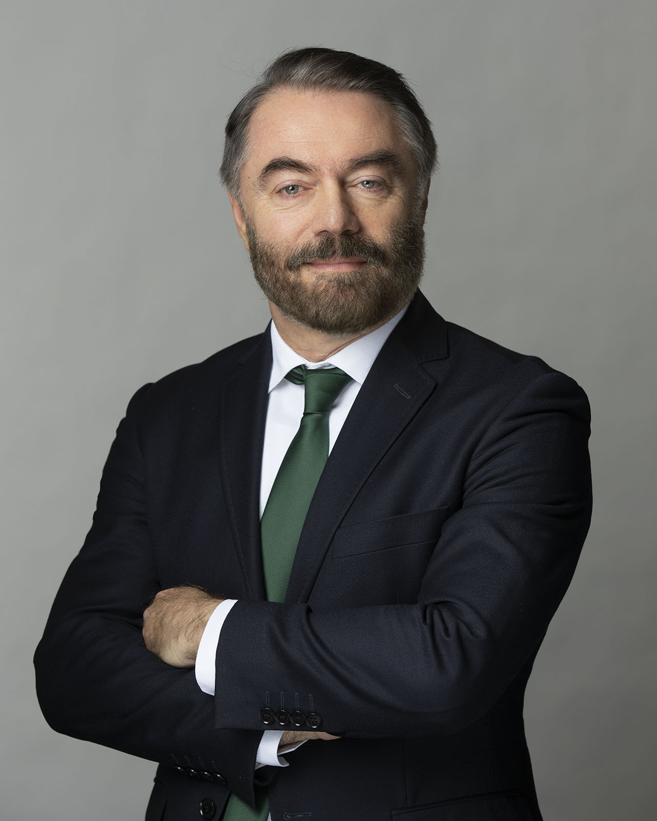 Mężczyzna w garniturze